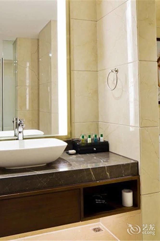 Bavaria City Hotel Бейхай Екстериор снимка