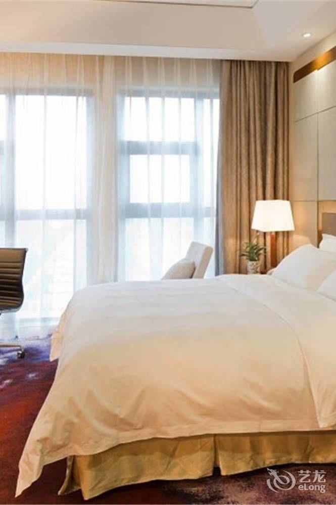 Bavaria City Hotel Бейхай Екстериор снимка